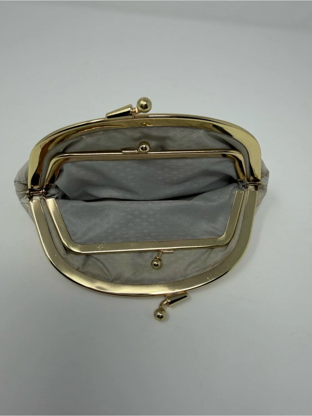 Vintage Eel Skin Cream Pleated Kiss-Lock Wallet Coin Clutch
